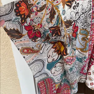 Like New Chico’s Multi/Pattern Poncho Top Size Small / Medium thumbnail 4