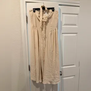 Elegant Cream‎ Halter Neck Dress thumbnail 4