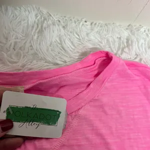 Peach Love California Bright Pink V-Neck Tee thumbnail 4