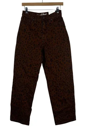 Universal Threads NWT Universal Thread Vintage Stretch Leopard Straight Leg Jeans Animal Size 2 thumbnail 1