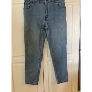 Levis 550 Relaxed Tapered Jeans Womens 16M Medium Wash High Rise Denim thumbnail 2