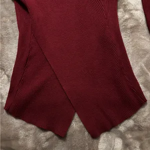 Windsor Sweater Women’s Size M Maroon/Burgundy V-Neck Ribbed Pullover Sweater thumbnail 6