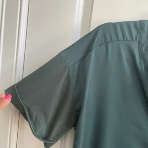 Lysse Mixed Media V-Neck Top Women S Teal Green Workwear Minimalist Short Sleeve thumbnail 7