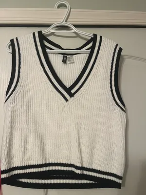 H&M V Neck Sweater Shirt thumbnail 1
