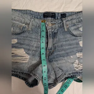 Lucky Brand Distressed The Cut Off Mid Rise Jean Short W6/28 Medium Wash thumbnail 8