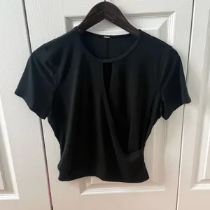 Lululemon Round Trip Short Sleeve in Black thumbnail 2