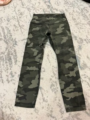 Lululemon Align High-Rise Crop 21” Heritage Camo Size 6 thumbnail 4