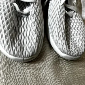 Solemates white sneakers 8/9 tennis shoes comfort mesh‎ thumbnail 6