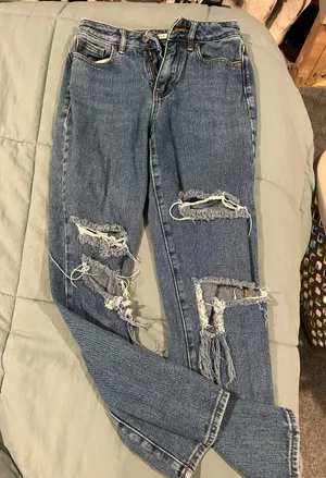 Pacsun Ripped Mom Jeans thumbnail 1