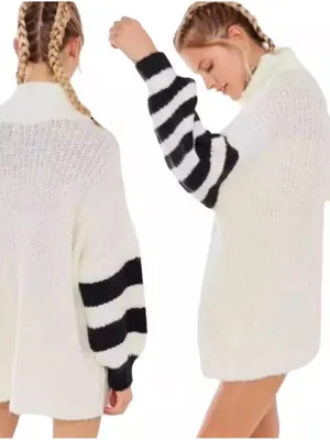 Urban outfitters Gemini sweater oversized cream with balloon sleeves size small thumbnail 3