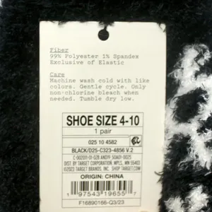 NWT a new day Black Snowflake Low-Cut Fuzzy Cozy Sleepover Winter Socks 4-10 thumbnail 3