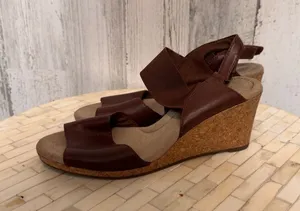 Clarks Ultimate Comfort Cork Wedge Sandal Womens 8 Brown Leather Slingback thumbnail 1