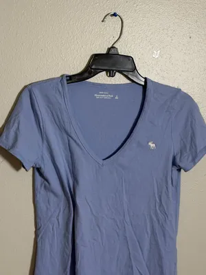 Abercrombie‎ & Fitch Women’s Casual Minimalist Light Blue V-Neck Tee size S thumbnail 2