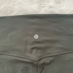 Lululemon Align High Rise Short 4" Army Green Size 10 thumbnail 8
