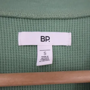 BP Top Womens S Henley Cropped Sage Green Waffle Knit Thermal Long Sleeve thumbnail 2