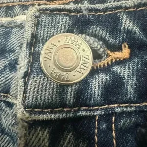 Zara Distressed Skinny Jeans Size 4 Blue Wash Y2K Casual Everyday‎ Denim thumbnail 4