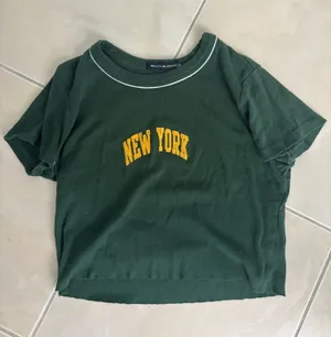 Brandy Melville Crop Top thumbnail 1