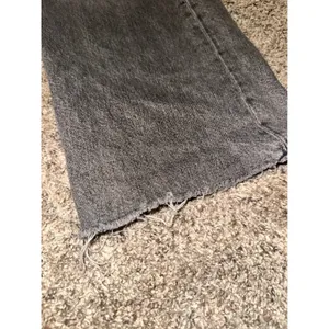 Zara TRF High-Rise Wide-Leg Jeans Grey Faded Wash Raw Hem 6045/224/811 Size 4 thumbnail 2