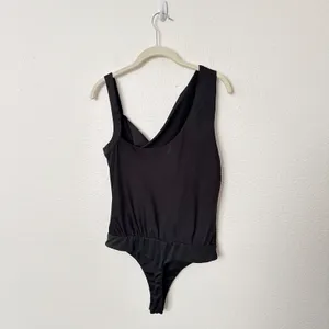 [ASTR] Black Satin Asymmetrical Sleeveless Draped Cowl Neck Bodysuit Sz Medium M thumbnail 4