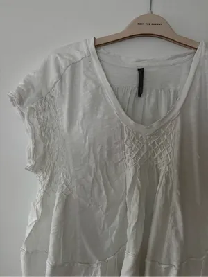 Anthropologie Women’s White Short-Sleeve V-Neck Smocked Tunic thumbnail 3