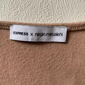 Express x Negin Mirsalehi Twist Front Bodysuit Nude Taupe Small thumbnail 4