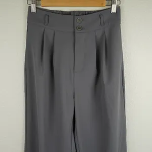 Halara Womens XS‎ Gray Pleated Wide Leg Crop Pants Elastic Waist Casual Trousers thumbnail 9