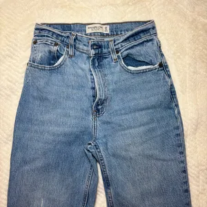 Abercrombie & Fitch Light Blue Denim Jeans High Rise 90’s thumbnail 2