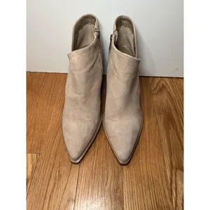 Vince Camuto Boots Womens Size 9 Beige Suede Ankle Block Heel Booties VC-GRENDAN thumbnail 3
