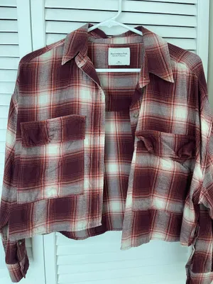 Abercrombie & Fitch Burgundy& Cream Plaid Crop Button Down Shirt thumbnail 4