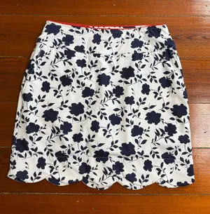 Fairway & Greene Floral Print Golf Skort Scalloped Hem Red Trim Sz S 💚🍄 thumbnail 1