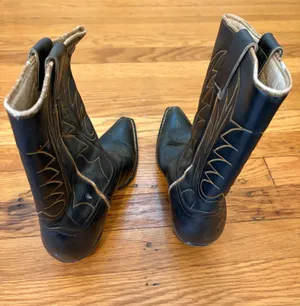 Vintage Justin Black Leather Pointed Toe Cowboy Boots Contrast Stitching Size 7 thumbnail 4