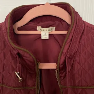 Francesca’s Collection Maroon Quilted Vest thumbnail 4