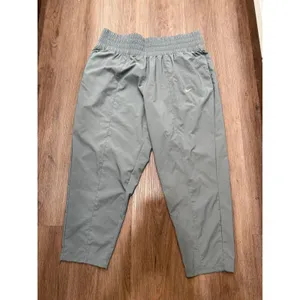Nike Dri-FIT‎ Gray Smocked Waist Cropped Tapered Track Pants Womens 2X Plus Size thumbnail 2