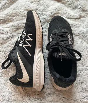 Nike Tennis Shoes thumbnail 4
