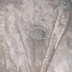 The North Face women’s fleece fur zip jacket size SMALL thumbnail 4
