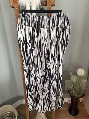 JW size 2X zebra print elastic waist wide leg pants thumbnail 3