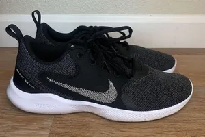 Nike Women’s Flex Experience Black Running Shoes thumbnail 2
