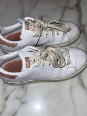 adidas Women's White Stan Smith Sneakers thumbnail 3