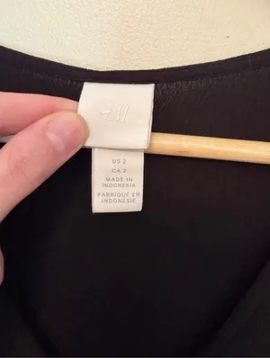 H&M black ruched short sleeve v neck midi dress thumbnail 5