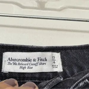 Abercrombie & Fitch 90s Relaxed Cutoff Shorts 27 High Rise Black Denim Frayed thumbnail 2