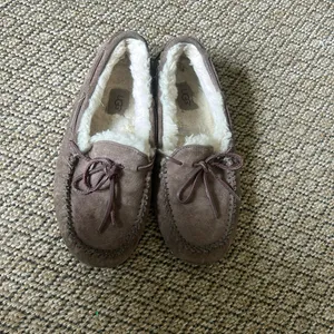 Ugg Chocolate Brown Moccasin Slippers Size 9 thumbnail 9