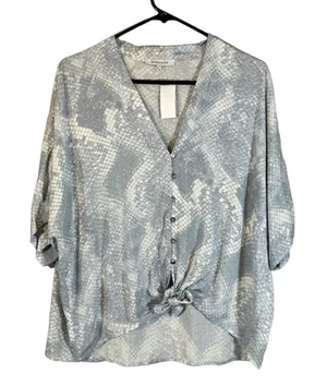 Olivaceous Blue & White Print Button Down Knot Front Blouse Women Sz M thumbnail 1