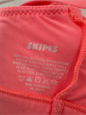 Skims medium sports bra pink thumbnail 3