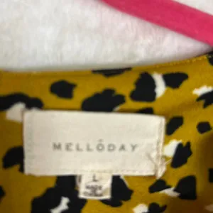 Melloday Leopard Print Blouse Womens Large Mustard Yellow V-Neck Puff Sleeve Top thumbnail 4