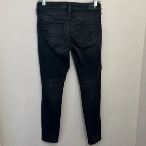 American Eagle Women’s Black Denim Distressed Jegging Size 4 SHORT thumbnail 5