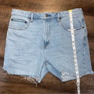 Abercrombie & Fitch The 90’s Relaxed Jean High Rise Jean Shorts Size 32/14/XL thumbnail 5
