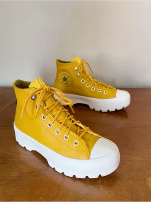 Converse • CTAS Gore-Tex Waterproof Lugged Leather Hi Boots Sneaker Gold Dart thumbnail 2