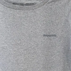 Patagonia Responsibili-Tee Long Sleeve Grey P-6 Logo Graphic Shirt Womens XS thumbnail 4