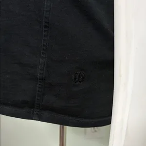 Lululemon black tee medium thumbnail 5