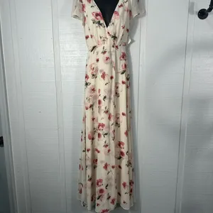 Lulus Cream Floral Flutter Sleeve Maxi Dress Size XS EUC thumbnail 3